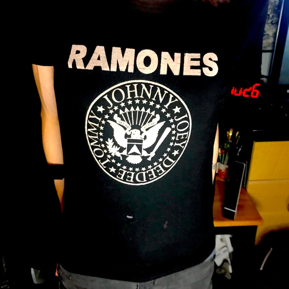 COPY - Ramones Band Shirt Small
